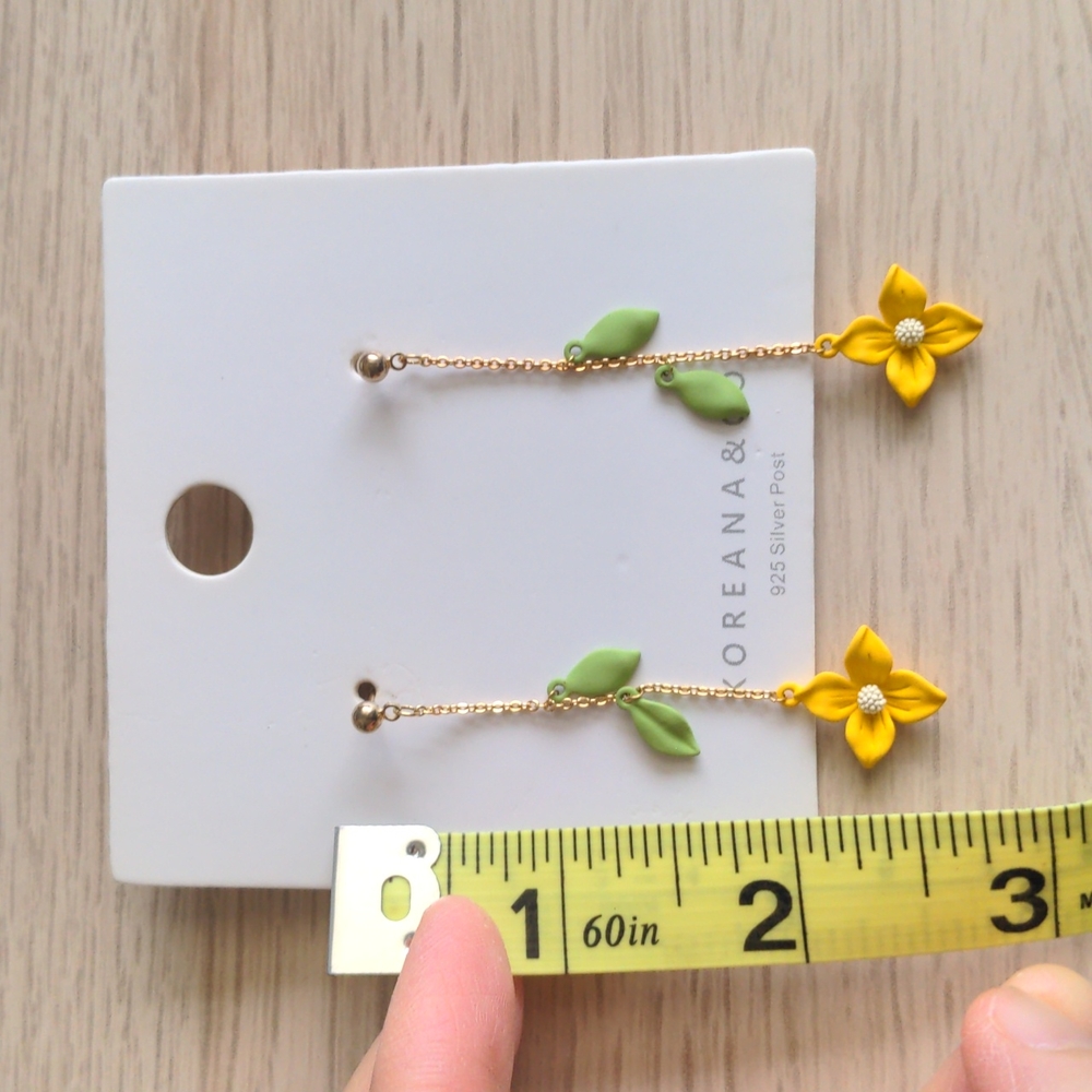 Dangling earrings, yellow flowers with leaves - Picture 2 of 3
